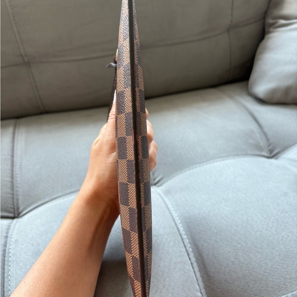 Louis Vuitton Brown Wallet with Iconic Checkered Design - Picture 9 of 12